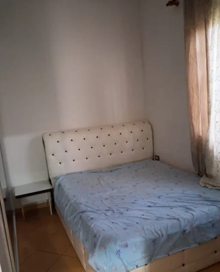 Tirane, jepet me qera apartament 1+1 Kati 1, 73 m² 300 € (stacioni elektrik , Bulevardi i Ri)