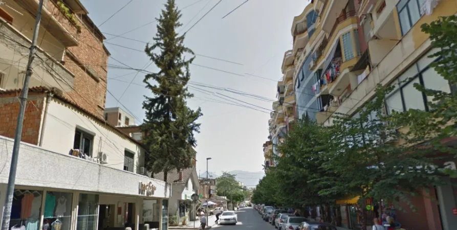 Tirane, jepet me qera ambjent biznesi Kati 0, 443 m² 4.000 € (rruga e kavajes , 21 dhjetori)