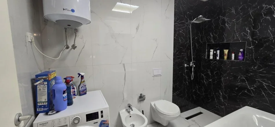 Tirane, shitet apartament 2+1 , 80 m² 160.000 € (Rruga 21Dhjetoei -Ish Parku iAutobusave)