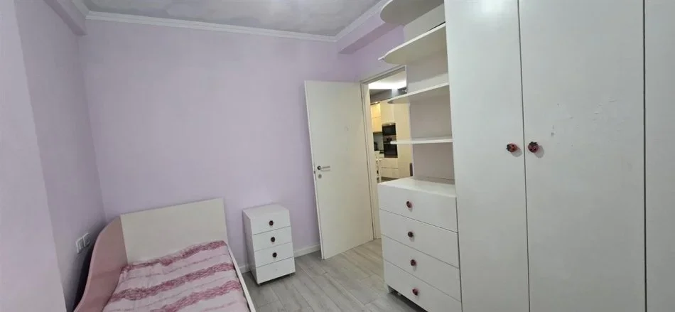 Tirane, shitet apartament 2+1+Ballkon Kati 5, 80 m² 160.000 € (Parku i Autobusave)