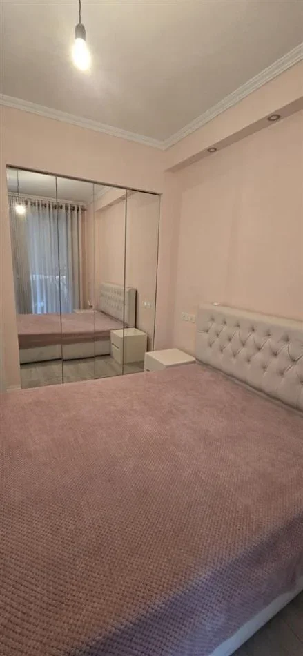 Tirane, shitet apartament 2+1+Ballkon Kati 5, 80 m² 160.000 € (Parku i Autobusave)