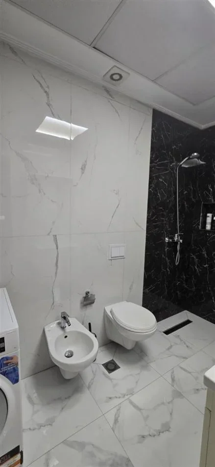 Tirane, shitet apartament 2+1+Ballkon Kati 5, 80 m² 160.000 € (Parku i Autobusave)