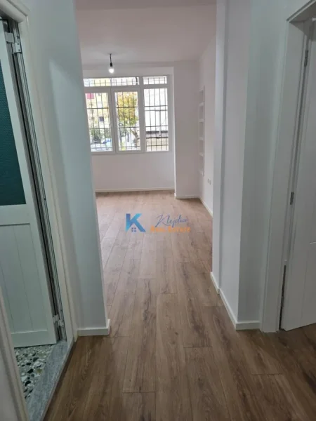 Tirane, shitet apartament 2+1+Ballkon Kati 2, 65 m² 120.000 € (Rruga Ferit Xhajko, pas Ish Restorant Durresi)