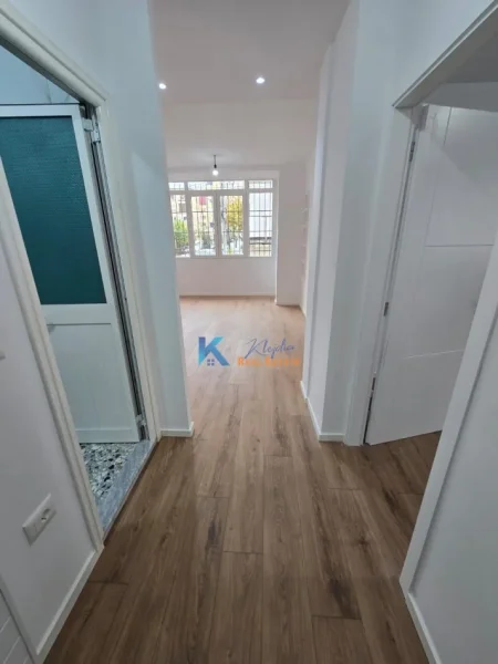 Tirane, shitet apartament 2+1+Ballkon Kati 2, 65 m² 120.000 € (Rruga Ferit Xhajko, pas Ish Restorant Durresi)