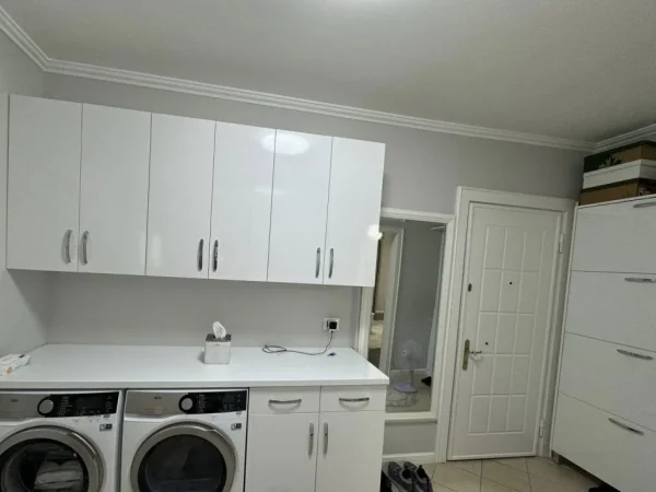 Tirane, shitet apartament 2+1+Ballkon Kati 4, 113 m² 280000 € (Selvia)