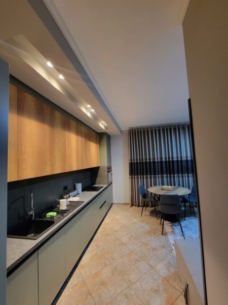 Tirane, jepet me qera apartament 2+1 Kati 7, 93 m² 550 € (Rruga Muhamet Dalliu)