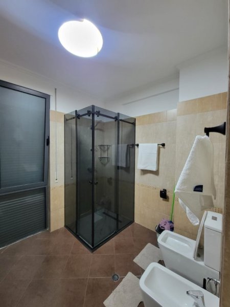 Tirane, jepet me qera apartament 2+1 Kati 7, 93 m² 550 € (Rruga Muhamet Dalliu)