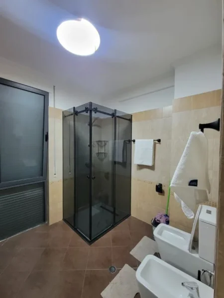 Tirane, jepet me qera apartament 2+1 Kati 7, 93 m² 550 € (Rruga Muhamet Dalliu)