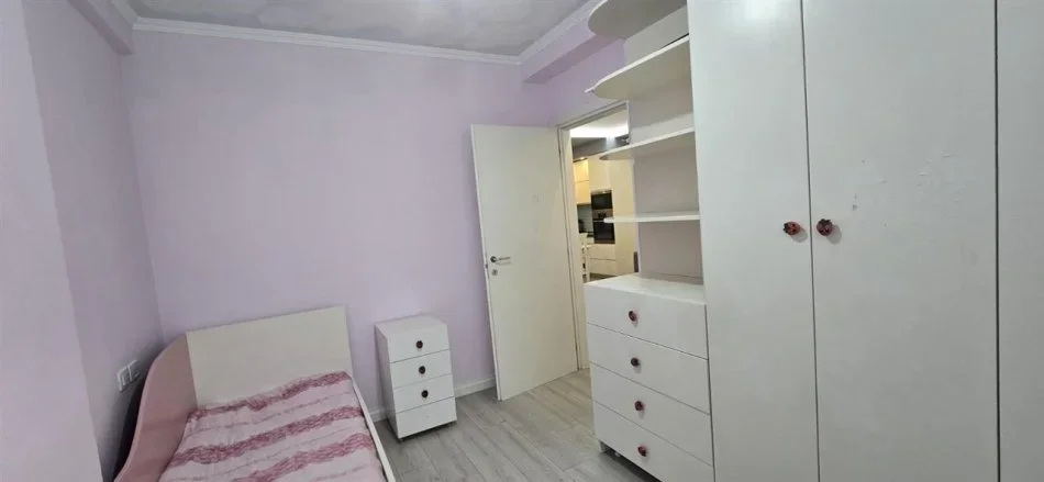Tirane, shitet apartament 2+1+Ballkon Kati 4, 80 m² 160.000 € (Ish Parku i Autobuzave)