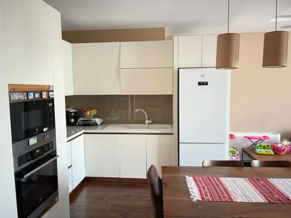 Tirane, Apartament 2+1 per qira Kati 6, 134 m² 2.500 € (Air Albania Stadium)