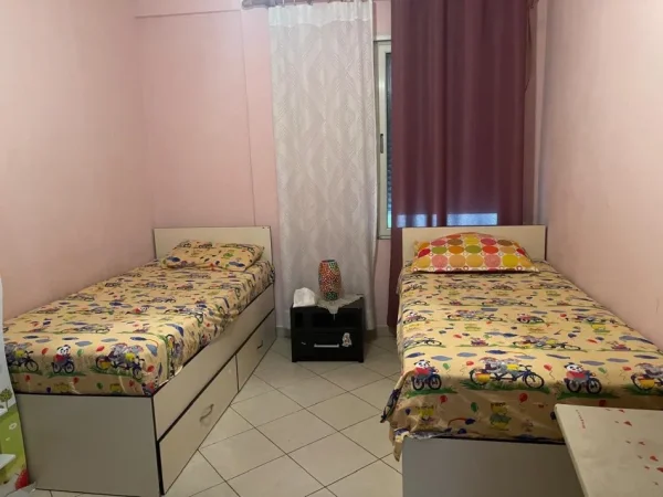 Tirane, shitet apartament 2+1+Ballkon Kati 3, 93 m² 117.000 € (Fresk)