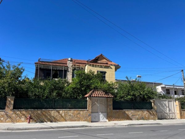 Tirane, jepet me qera Vile 2 Katshe Kati 2, 122 m² 700 € (Yzberisht)