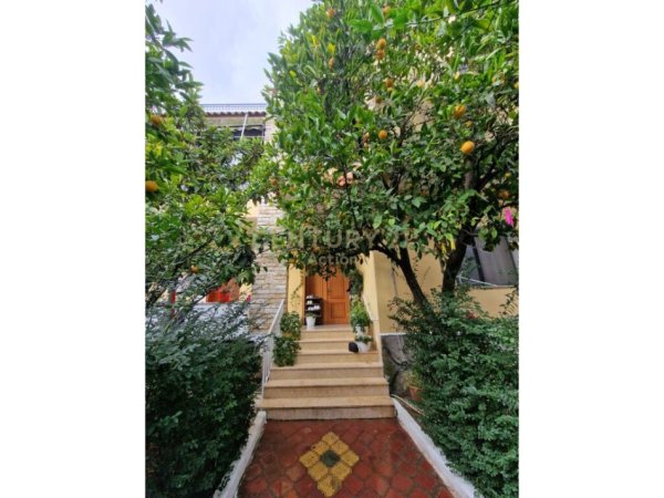 Tirane, jepet me qera Vile 2 Katshe Kati 2, 122 m² 700 € (Yzberisht)