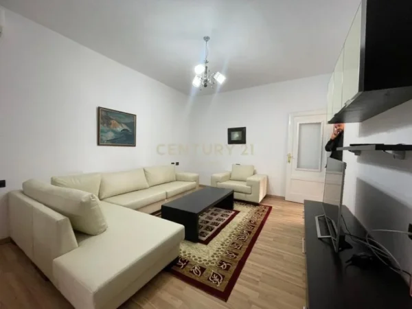Tirane, jepet me qera apartament 1+1+Aneks+Ballkon Kati 2, 75 m² 500 € (Selvia)