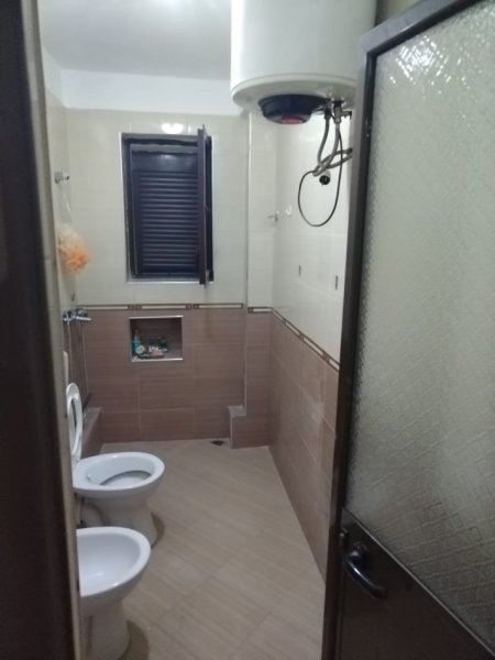 Tirane, jepet me qera apartament 3+1+Ballkon Kati 2, 100 m² 500 € (stacioni i trenit , rruga karl gega)