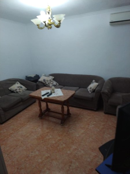 Tirane, jepet me qera apartament 3+1+Ballkon Kati 2, 100 m² 500 € (stacioni i trenit , rruga karl gega)
