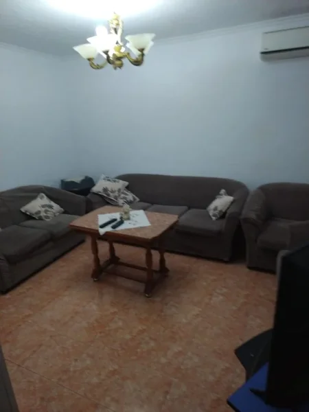Tirane, jepet me qera apartament 3+1+Ballkon Kati 2, 100 m² 500 € (stacioni i trenit , rruga karl gega)