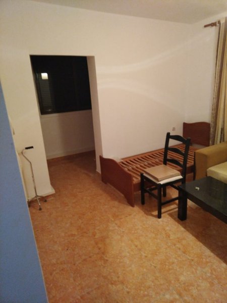 Tirane, jepet me qera apartament 3+1+Ballkon Kati 2, 100 m² 500 € (stacioni i trenit , rruga karl gega)