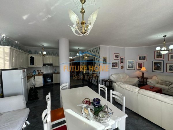 Tirane, jepet me qera apartament 2+1+2 Kati 7, 145 m² 900 € (Sheshi Willson)