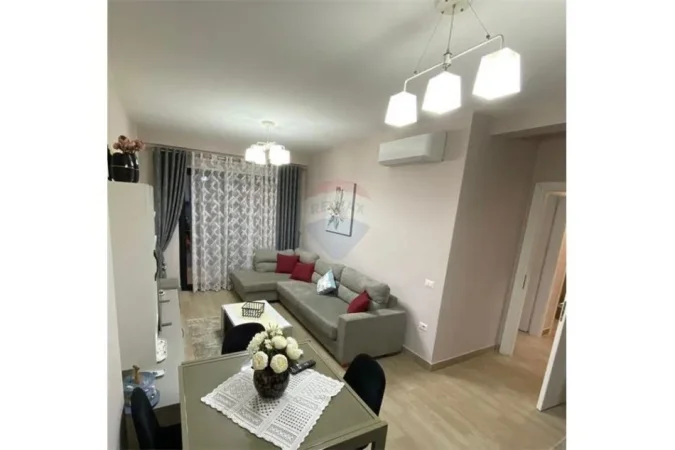 Tirane, jepet me qera apartament 2+1+Ballkon Kati 5, 75 m² 650 € (21 Dhjetori)
