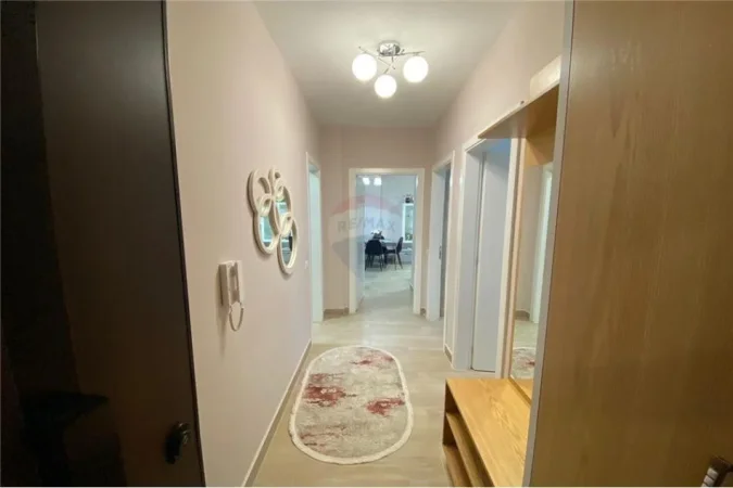 Tirane, jepet me qera apartament 2+1+Ballkon Kati 5, 75 m² 650 € (21 Dhjetori)