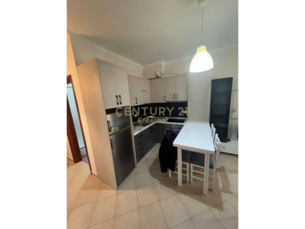 Tirane, jepet me qera apartament 1+1+Aneks+Ballkon Kati 3, 55 m² 550 € (Kodra e Diellit)