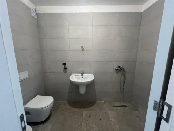 Tirane, shitet apartament 2+1+Ballkon Kati 4, 236.900 € (Myslym Shyri)