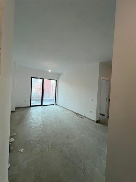 Tirane, shitet apartament 2+1+Ballkon Kati 4, 236.900 € (Myslym Shyri)
