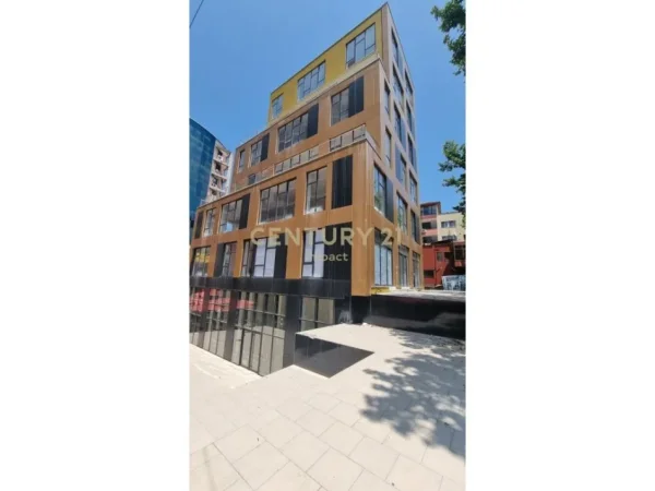 Tirane, jepet me qera ambjent biznesi Kati 5, 175 m² 1.500 € (ISH STACIONI TRENIT)