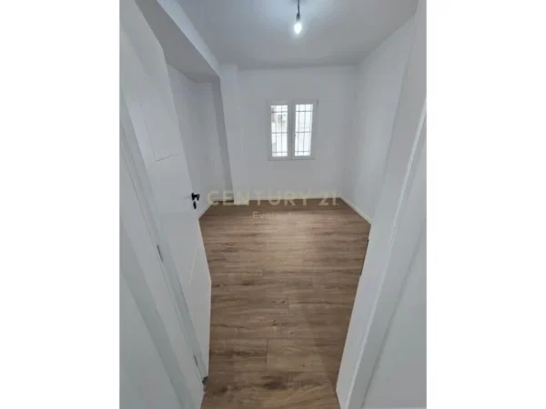 Tirane, Liste me oferta apartament 2+1+Ballkon Kati 3, 65 m² 120.000 € (Ferit Xhajko)