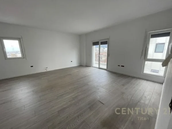 Tirane, shes apartament 2+1+Aneks+Ballkon Kati 7, 113 m² 214.000 € (XHAMLLI)