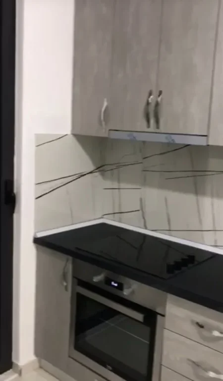 Tirane, jepet me qera apartament 2+1+Ballkon Kati 2, 90 m² 450 € (Astir , prane hotel marinaj)