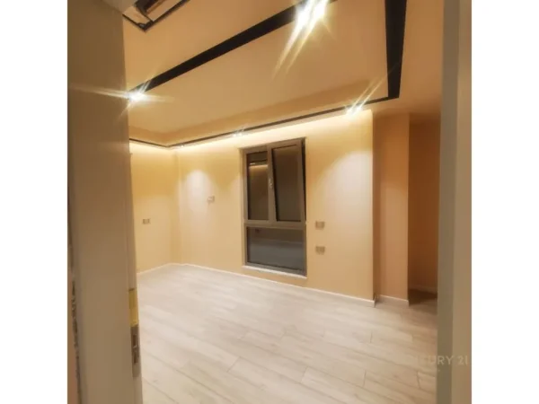 Tirane, jepet me qera zyre Kati 7, 121 m² 2.040 € (Rruga e Kavajës)