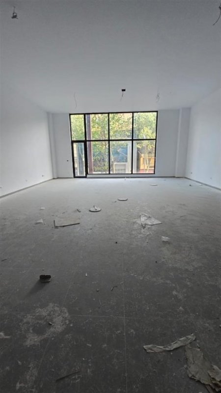 Tirane, jepet me qera zyre Kati 0, 100 m² 1.500 € (Rruga e Kavajes)