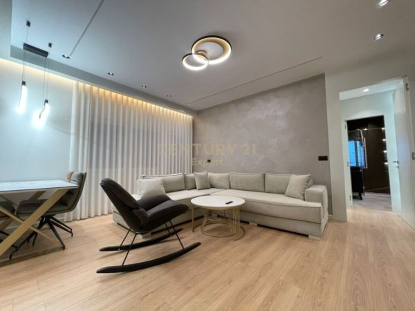 Tirane, jepet me qera apartament 1+1+Aneks+Ballkon Kati 1, 85 m² 700 € (Lake Land, Farkë)