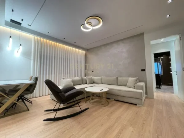 Tirane, jepet me qera apartament 1+1+Aneks+Ballkon Kati 1, 85 m² 700 € (Lake Land, Farkë)
