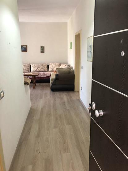 Durres, jepet me qera apartament 1+1 Kati 2, 70 m² 320 € (Prane Shkolles &quot; Hajdar Dushi&quot;)