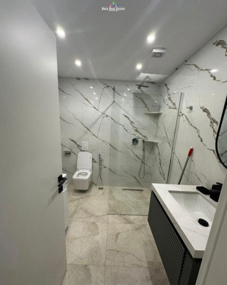 Tirane, jepet me qera apartament 1+1+Ballkon Kati 1, 60 m² 650 € (Zogu I Zi)