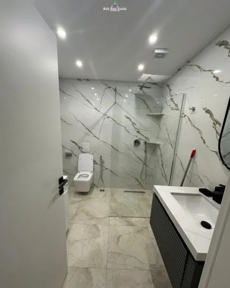 Tirane, jepet me qera apartament 1+1+Ballkon Kati 1, 60 m² 700 € (Zogu I Zi)