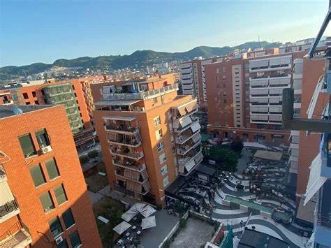 Tirane, jepet me qera dyqan Kati 7, 140 m² 3.500 € (Delijorgji)