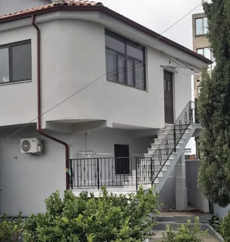 Tirane, jepet me qera shtepi 2+1 Kati 2, 80 m² 500 €