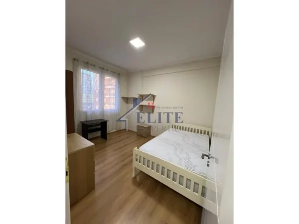Tirane, jepet me qera apartament 2+1 Kati 2, 85 m² 600 € (Ish Fusha e Aviacionit)