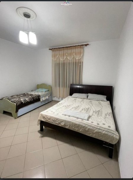Tirane, jepet me qera apartament 2+1 Kati 1, 100 m² 400 € (Liqeni i Thate)