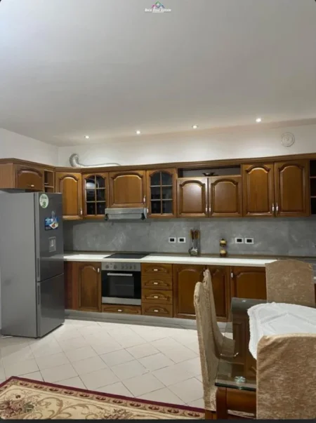 Tirane, jepet me qera apartament 2+1 Kati 1, 100 m² 400 € (Liqeni i Thate)