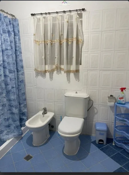 Tirane, jepet me qera apartament 2+1 Kati 1, 100 m² 400 € (Liqeni i Thate)