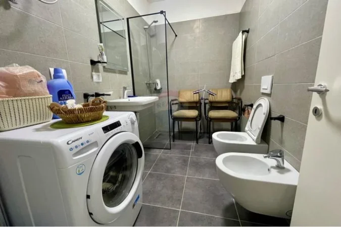 Tirane, shitet apartament 2+1 Kati 7, 92 m² 149.900 € (Ali Demi,)