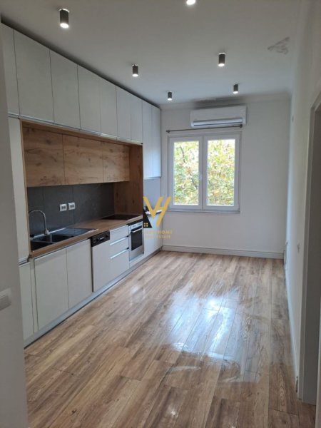 Tirane, jepet me qera apartament 2+1+Ballkon Kati 4, 80 m² 700 € (RRUGA E KAVAJES)