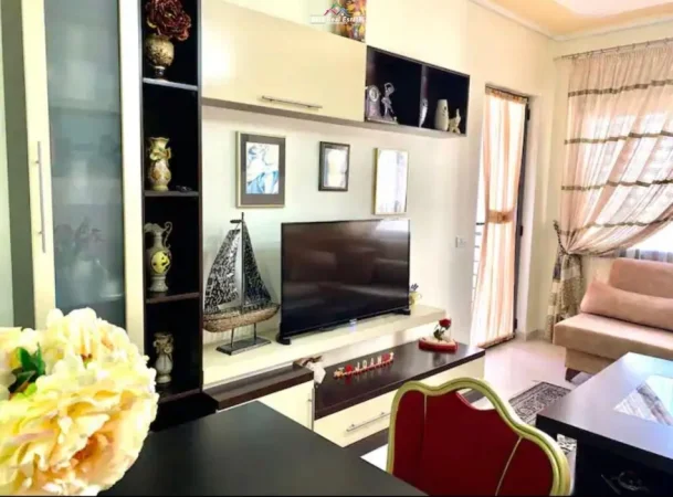 Tirane, jepet me qera apartament 1+1+Ballkon Kati 3, 80 m² 500 € (ASTIR)