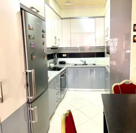 Tirane, jepet me qera apartament 1+1+Ballkon Kati 3, 80 m² 500 € (ASTIR)