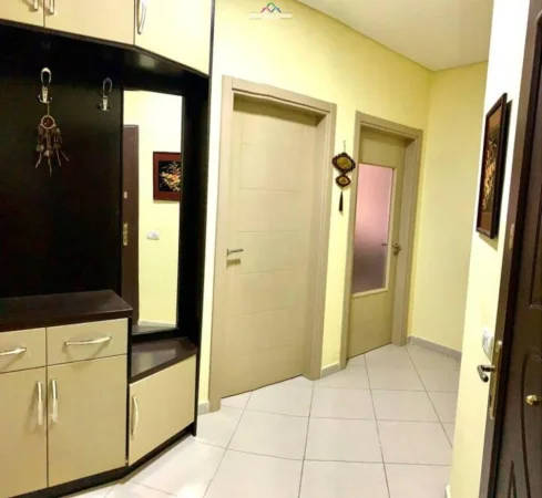 Tirane, jepet me qera apartament 1+1+Ballkon Kati 3, 80 m² 500 € (ASTIR)